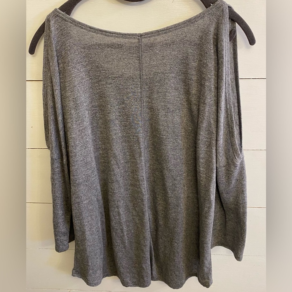 Abercrombie & Fitch Women’s Medium Gray Scoop Neck Cold Shoulder Long Sleeve Top - Picture 5 of 14